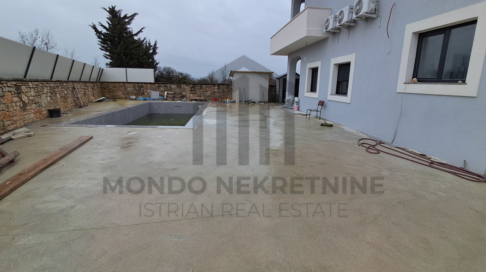 Nova Ku&cacute;a - Okolica Vodnjana 400 m2