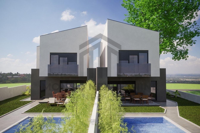 Poreč, Kaštelir, građevinsko zemljište 805 m² s pravomoćnom građevinskom dozvolom i plaćenim komunalnim doprinosima