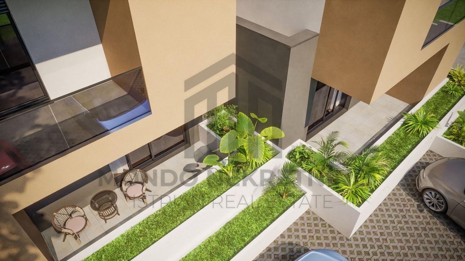 Pore&ccaron;&comma; Ka&scaron;telir&comma; gra&dstrok;evinsko zemlji&scaron;te 805 m&sup2; s pravomo&cacute;nom gra&dstrok;evinskom dozvolom i pla&cacute;enim komunalnim doprinosima