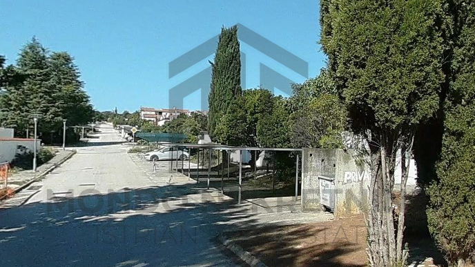 Prodaja apartmana&comma; Barbariga&comma; 40 m&sup2;&comma; renoviran i potpuno namje&scaron;ten&comma; 1&period; kat&comma; balkon&comma; parking