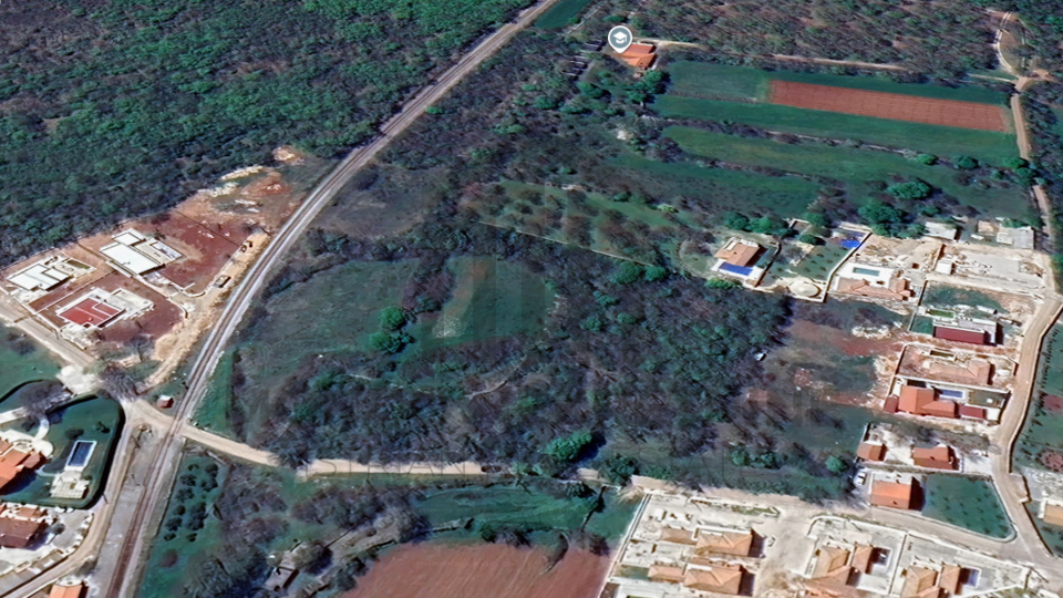 Istra, okolica Juršići,  poljoprivredno zemljište 3780 m2, pristup s asfalta