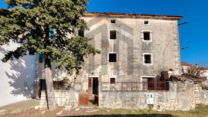 Kamena ku&cacute;a - Puntera