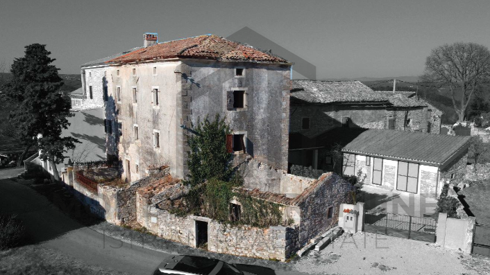 Kamena ku&cacute;a - Puntera