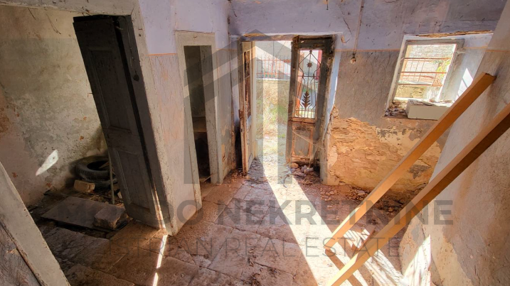 Kamena ku&cacute;a - Puntera