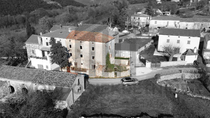 Kamena ku&cacute;a - Puntera