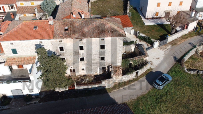 Kamena ku&cacute;a - Puntera