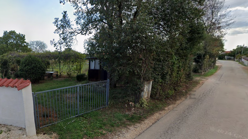 Gra&dstrok;evinsko zemlji&scaron;te 1&period;300 m&sup2; &ndash; Radeki Polje