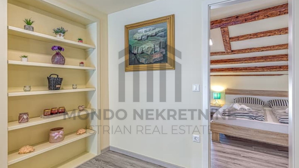 Pore&ccaron;&comma;  stan prvi red do mora&comma; pogled na more&comma; 48 m2&comma; terasa&comma; namje&scaron;ten