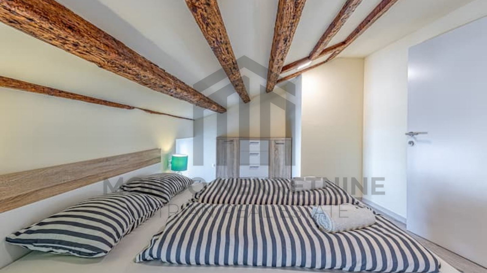 Pore&ccaron;&comma;  stan prvi red do mora&comma; pogled na more&comma; 48 m2&comma; terasa&comma; namje&scaron;ten