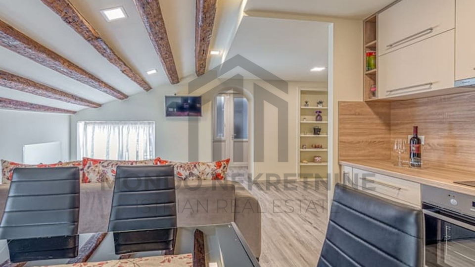 Pore&ccaron;&comma;  stan prvi red do mora&comma; pogled na more&comma; 48 m2&comma; terasa&comma; namje&scaron;ten