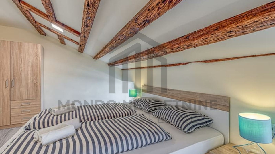 Pore&ccaron;&comma;  stan prvi red do mora&comma; pogled na more&comma; 48 m2&comma; terasa&comma; namje&scaron;ten