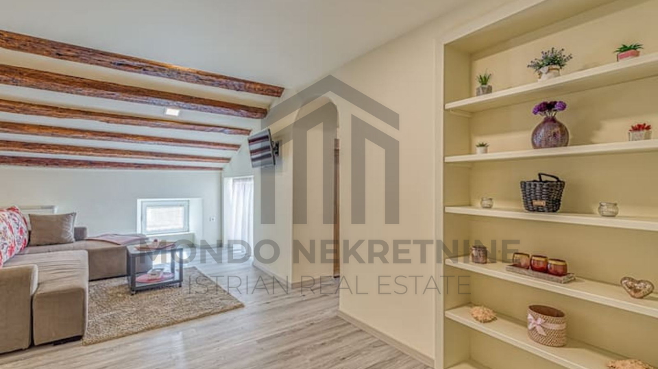 Pore&ccaron;&comma;  stan prvi red do mora&comma; pogled na more&comma; 48 m2&comma; terasa&comma; namje&scaron;ten