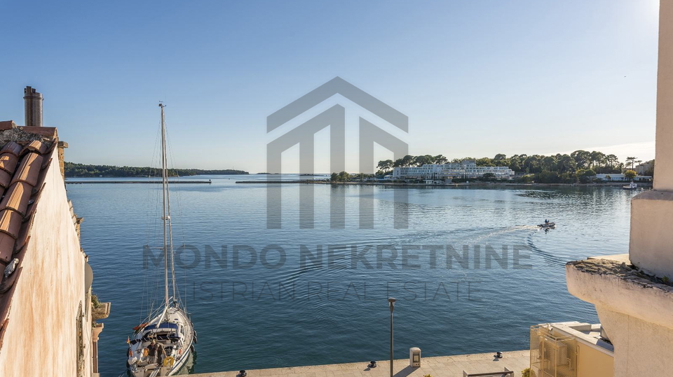 Pore&ccaron;&comma;  stan prvi red do mora&comma; pogled na more&comma; 48 m2&comma; terasa&comma; namje&scaron;ten