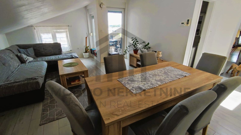 Istra&comma; Pula - trosoban stan 86m2