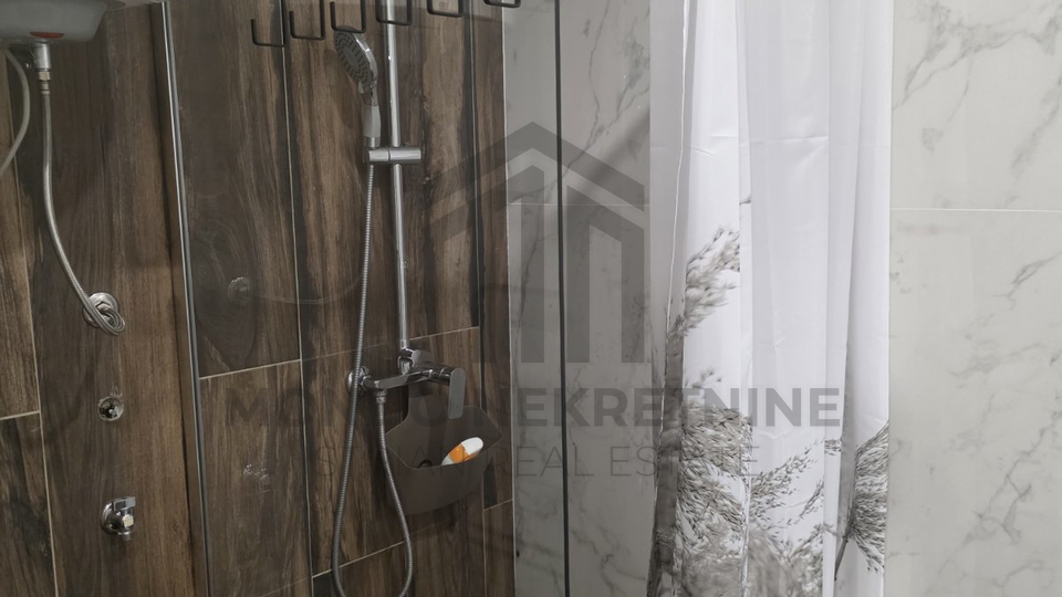 Istra Medulin, Prekrasan opremljen stan u novogradnji sa vrhunskom pozicijom do mora