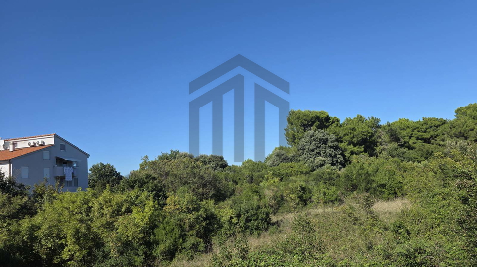 Istra, Ližnjan, građevinsko zemljište u Ližnjanu – 1600 m² + 1780 m² poljoprivredno