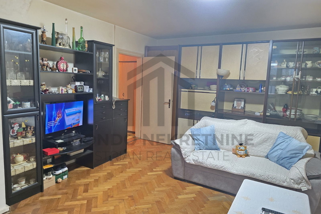 Pula - PRODAJE SE STAN – STROGI CENTAR GRADA, 60 m², 1. KAT, PARKING!