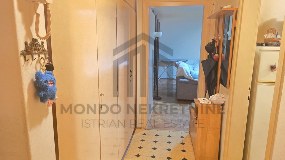 Pula - PRODAJE SE STAN – STROGI CENTAR GRADA, 60 m², 1. KAT, PARKING!