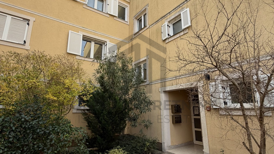 Pula&comma; Valdebek&comma;Vile Park&comma; jednosoban stan