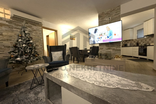 Istra, Medulin - Trosobni stan 76 m2 u prizemlju