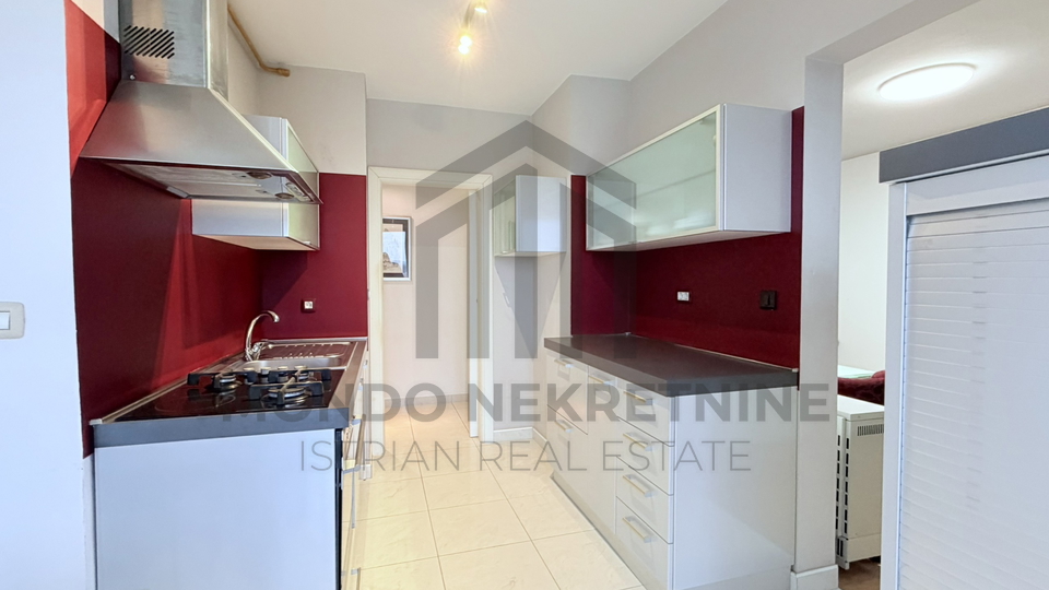 Pula&comma; Vidikovac jednosoban stan- Pogled na grad i more