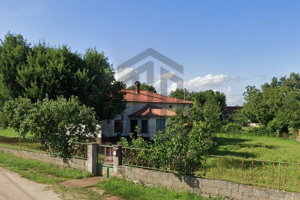 Prizemnica u Šajinima sa pomoćnim objektom