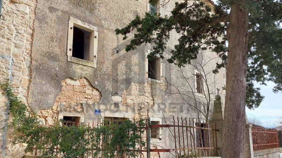 Kamena ku&cacute;a - Puntera