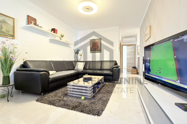 Istra, Pula - trosoban stan 85 m2