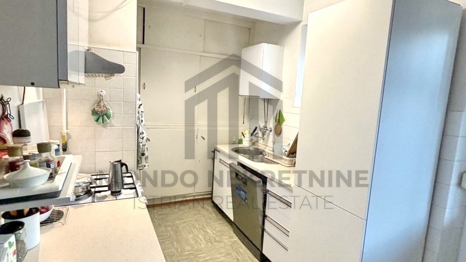 Istra&comma; Pula - trosobni stan 83 m2