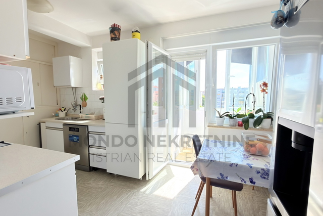 Istra, Pula - trosobni stan 83 m2