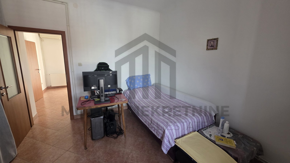 Pula&comma; &Scaron;ijana&comma; ku&cacute;a u nizu 100 m&sup2; &plus; dvori&scaron;te 26 m&sup2;