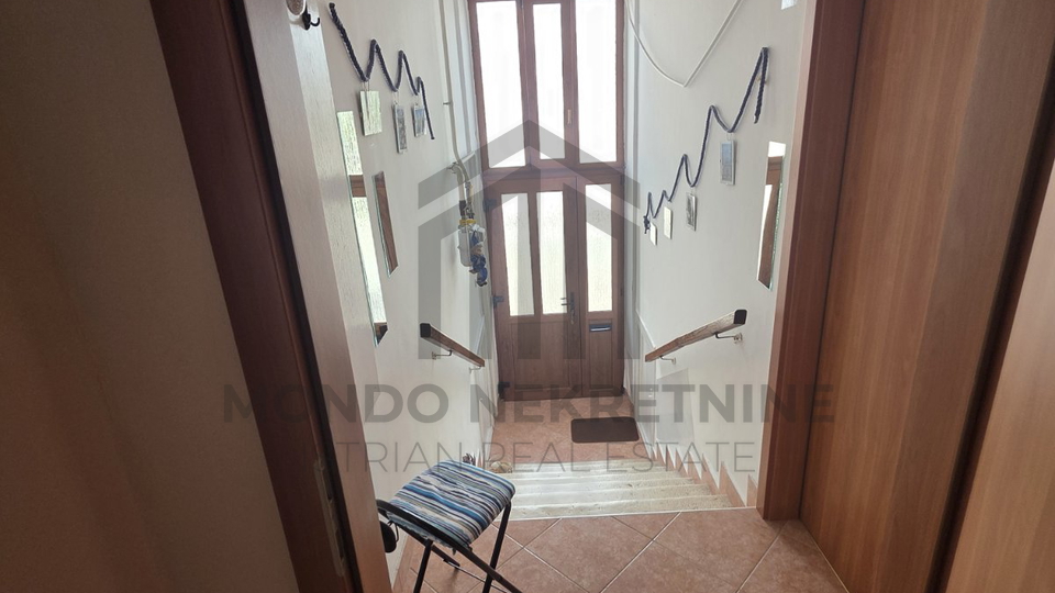 Pula&comma; &Scaron;ijana&comma; ku&cacute;a u nizu 100 m&sup2; &plus; dvori&scaron;te 26 m&sup2;