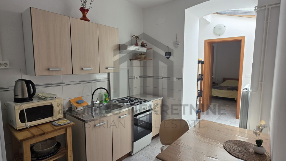Pula&comma; &Scaron;ijana&comma; ku&cacute;a u nizu 100 m&sup2; &plus; dvori&scaron;te 26 m&sup2;