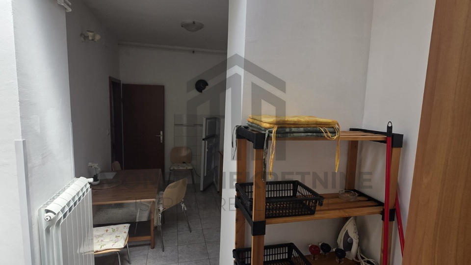 Pula&comma; &Scaron;ijana&comma; ku&cacute;a u nizu 100 m&sup2; &plus; dvori&scaron;te 26 m&sup2;