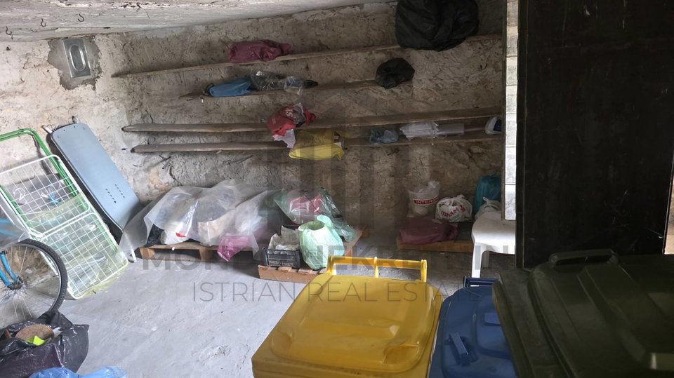 Pula&comma; &Scaron;ijana&comma; ku&cacute;a u nizu 100 m&sup2; &plus; dvori&scaron;te 26 m&sup2;