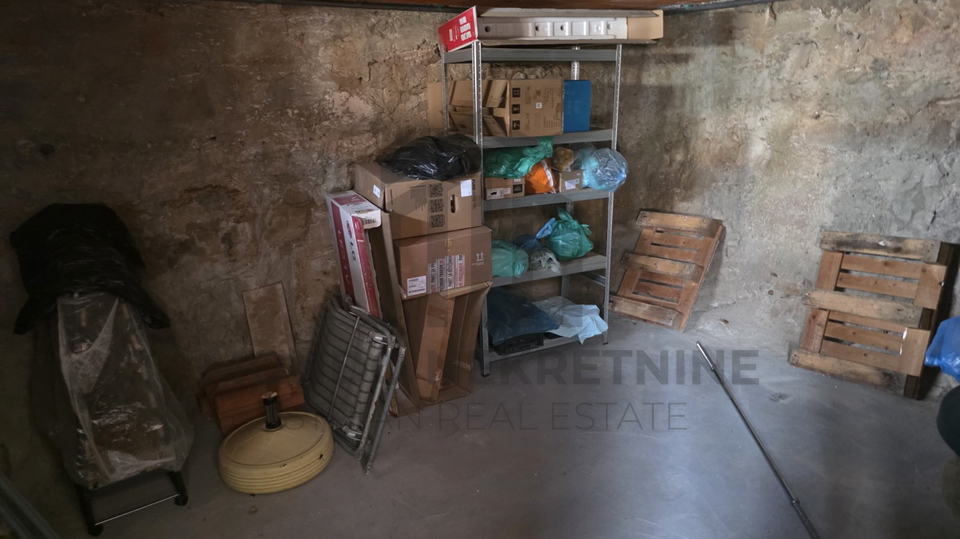 Pula&comma; &Scaron;ijana&comma; ku&cacute;a u nizu 100 m&sup2; &plus; dvori&scaron;te 26 m&sup2;