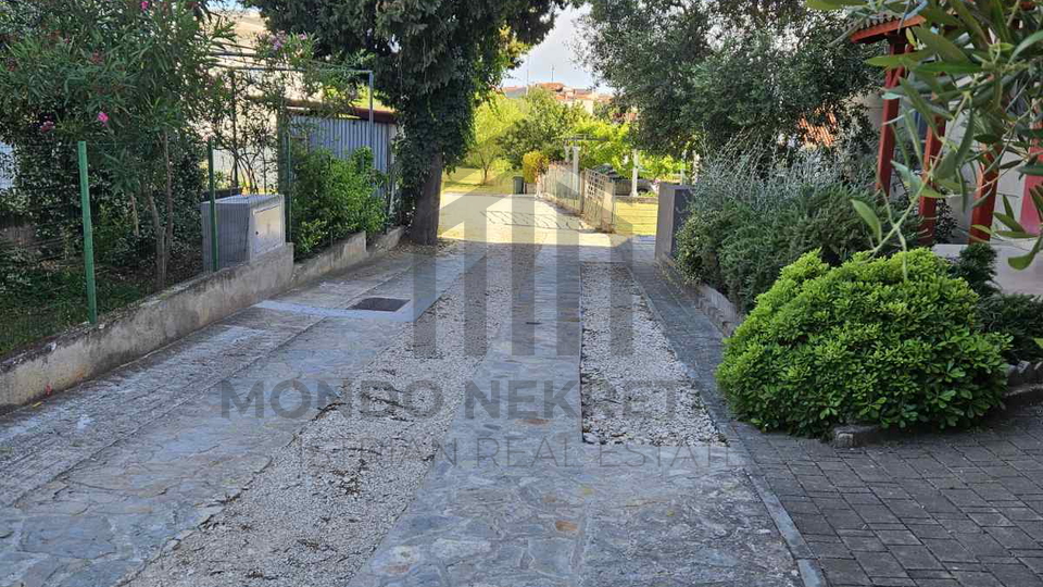 Veli Vrh&comma; Pula &ndash; gra&dstrok;evinsko zemlji&scaron;te  900 m&sup2;