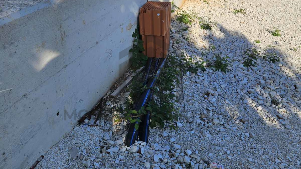 Veli Vrh&comma; Pula &ndash; gra&dstrok;evinsko zemlji&scaron;te  900 m&sup2;