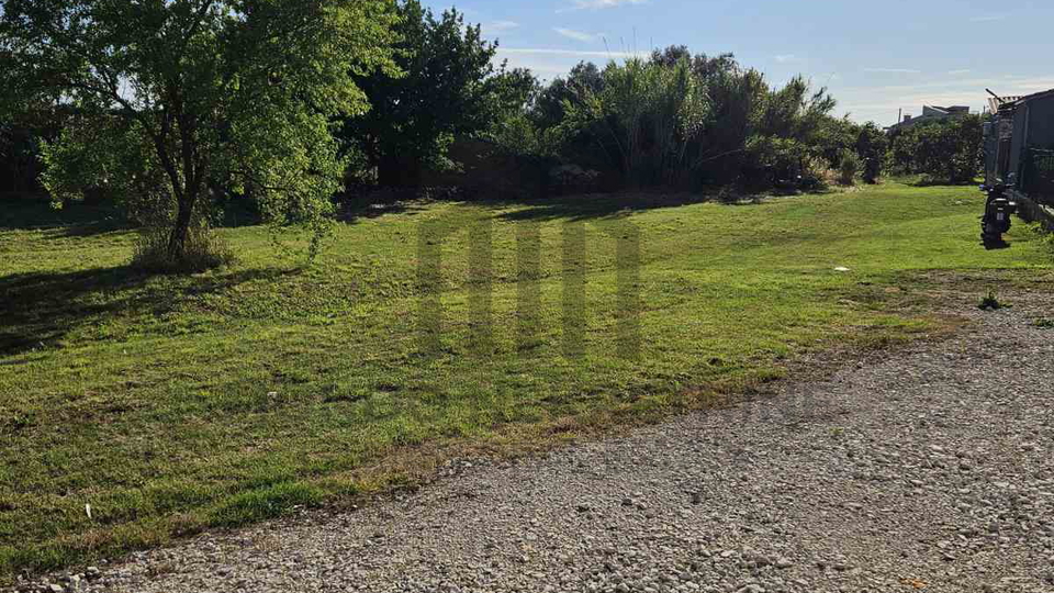 Veli Vrh&comma; Pula &ndash; gra&dstrok;evinsko zemlji&scaron;te  900 m&sup2;