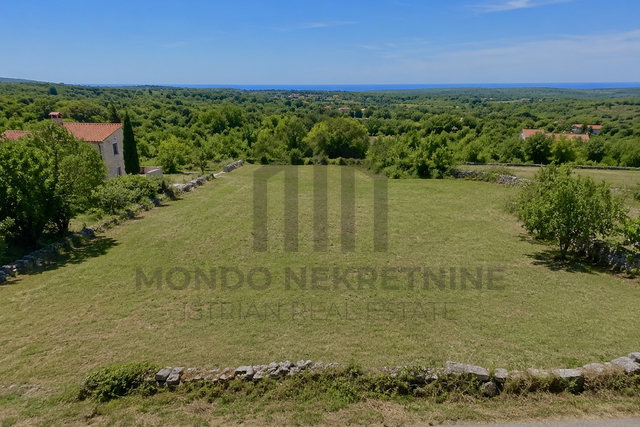 Građevinska parcela 890 m² s pogledom na more – Galižana