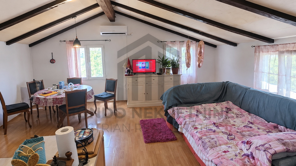 Valtura - samostoje&cacute;a ku&cacute;a 170 m2 s bazenom