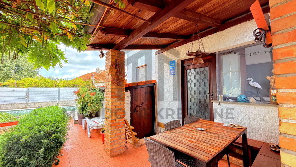 Valtura - samostoje&cacute;a ku&cacute;a 170 m2 s bazenom