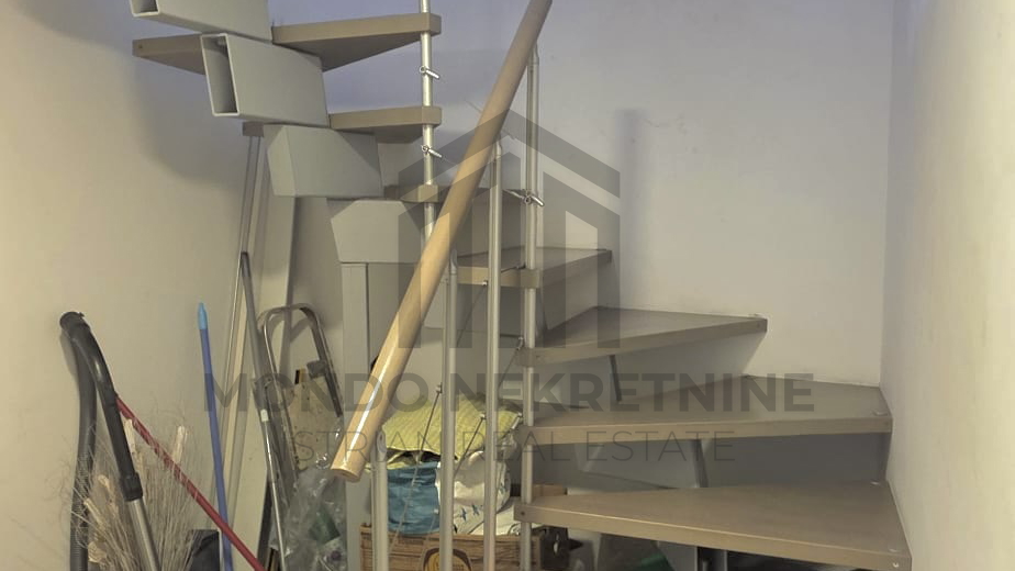 Stan 70 m&sup2; u centru Pule s terasom i zajedni&ccaron;kim dvori&scaron;tem