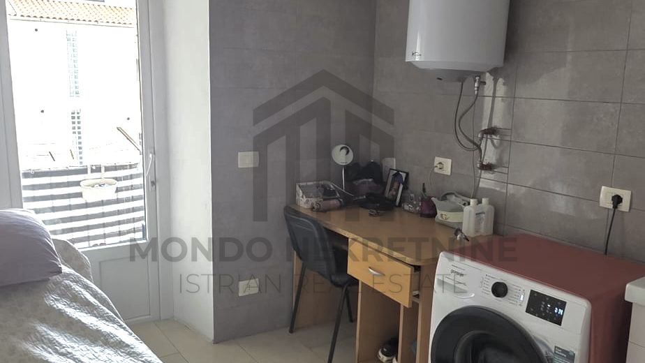 Stan 70 m&sup2; u centru Pule s terasom i zajedni&ccaron;kim dvori&scaron;tem