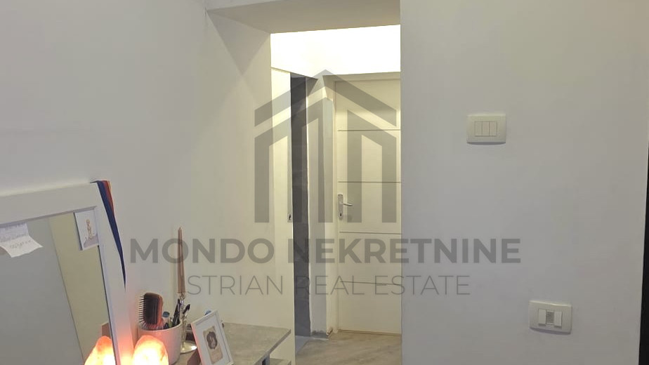 Stan 70 m&sup2; u centru Pule s terasom i zajedni&ccaron;kim dvori&scaron;tem