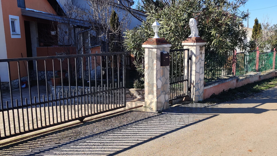Istra, Pula, Radeki Polje , samostojeće lijepa kuća