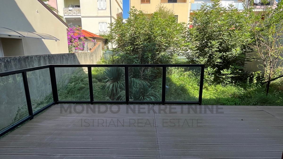 Roh bau ku&cacute;a s 3 stana i gara&zcaron;om&comma; Pula&comma; Veruda Porat&comma; 291 m&sup2; &plus; vrt