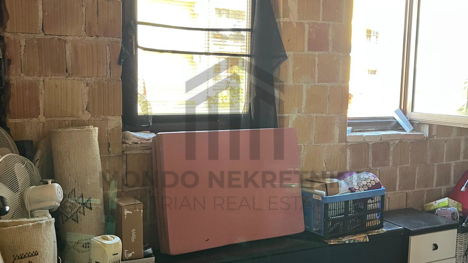 Roh bau ku&cacute;a s 3 stana i gara&zcaron;om&comma; Pula&comma; Veruda Porat&comma; 291 m&sup2; &plus; vrt