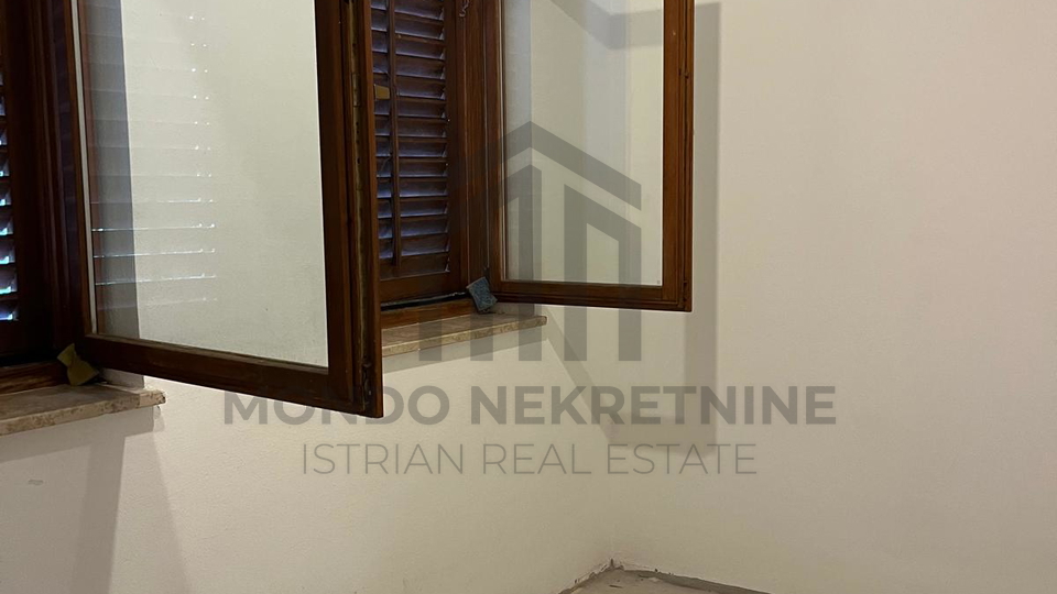 Roh bau ku&cacute;a s 3 stana i gara&zcaron;om&comma; Pula&comma; Veruda Porat&comma; 291 m&sup2; &plus; vrt