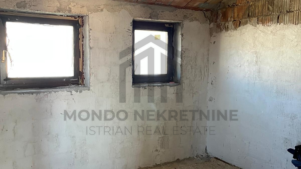 Roh bau ku&cacute;a s 3 stana i gara&zcaron;om&comma; Pula&comma; Veruda Porat&comma; 291 m&sup2; &plus; vrt